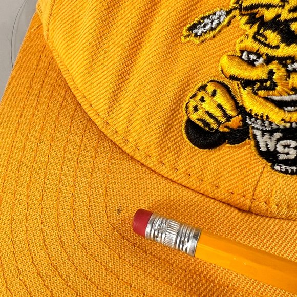 Vtg Wichita State Shockers NCAA Fitted 7 1/2 Cap Hat Zephyr Logo Mens WSU 90s - Picture 13 of 16
